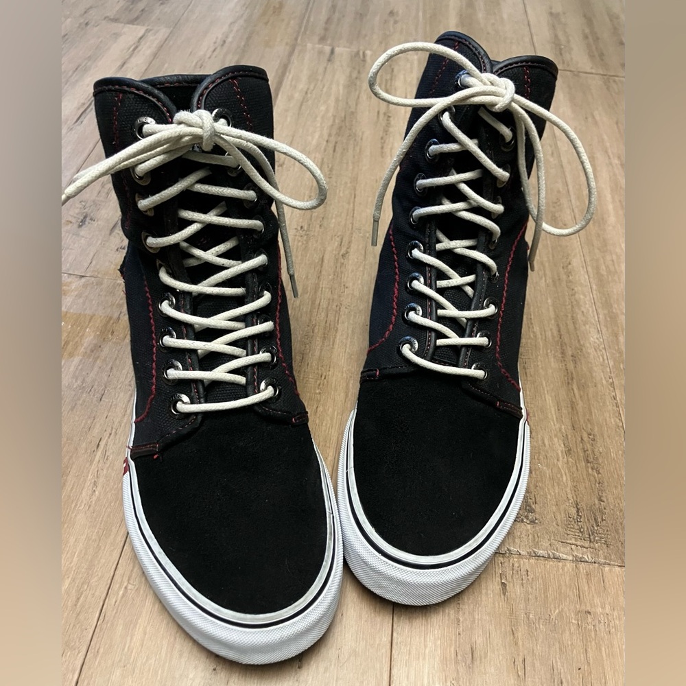 Levi’s women leather/canvas lace black high top sneakers platform size 7